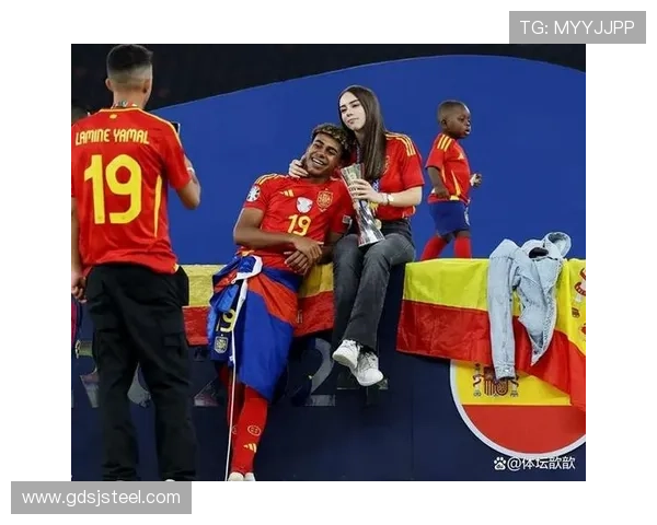 足球明星在赛场上的感人泪水瞬间揭示了他们背后的辛酸与坚持